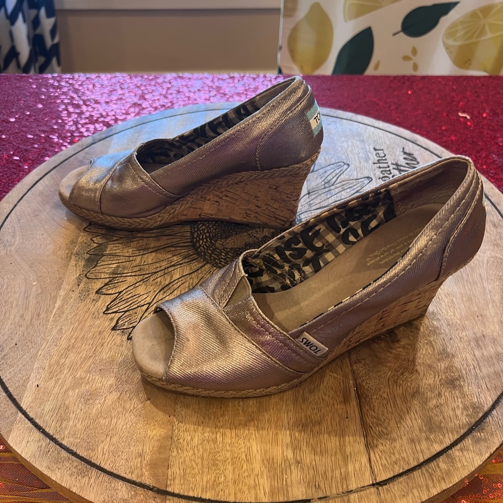 Rose gold wedge heeled Tom’s 8